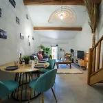 Apartment T2 Proche Place Aux Herbes *