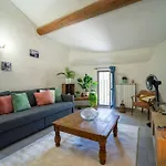 Apartment T2 Proche Place Aux Herbes