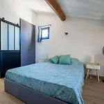 Apartment T2 Proche Place Aux Herbes