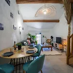 T2 Proche Place Aux Herbes Uzès
