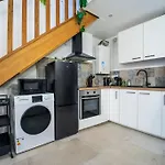 T2 Proche Place Aux Herbes Apartment