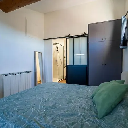 T2 Proche Place Aux Herbes Appartement *
