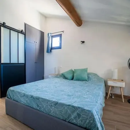 Apartment T2 Proche Place Aux Herbes