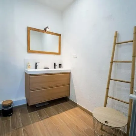 T2 Proche Place Aux Herbes Apartment *
