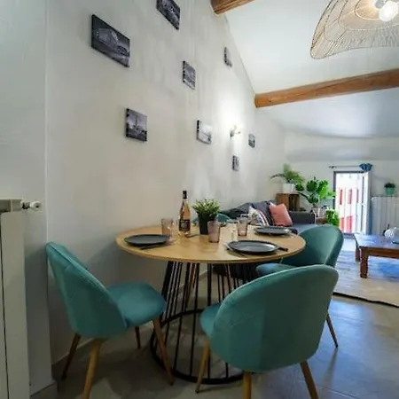 Apartment T2 Proche Place Aux Herbes Uzes