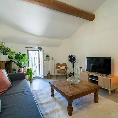 T2 Proche Place Aux Herbes Appartement *